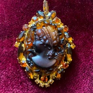 Antique Victorian brooch pin